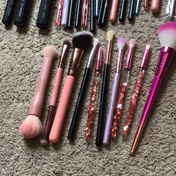 Pink Makeup brush holder, all brushes incl.